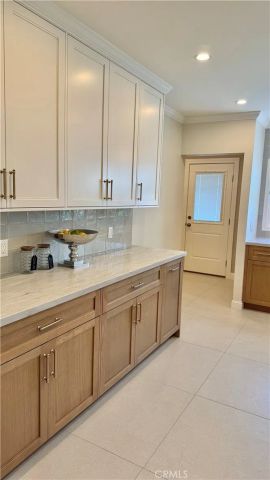 2413 S Victoria, Los Angeles, CA 90016
