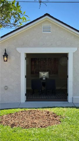 2413 S Victoria, Los Angeles, CA 90016
