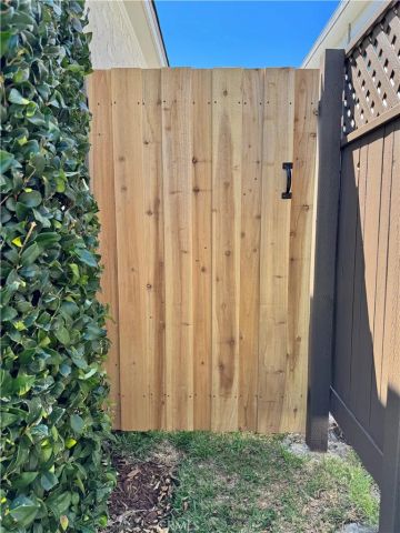 2413 S Victoria, Los Angeles, CA 90016