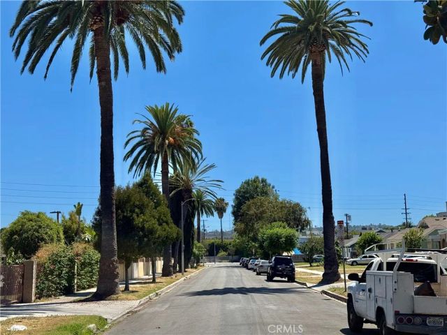 2413 S Victoria, Los Angeles, CA 90016