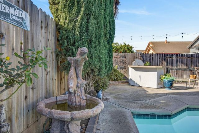 7988 Bothwell Dr, Sacramento, CA 95829