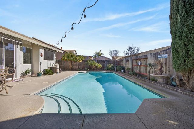 7988 Bothwell Dr, Sacramento, CA 95829