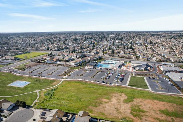 7988 Bothwell Dr, Sacramento, CA 95829