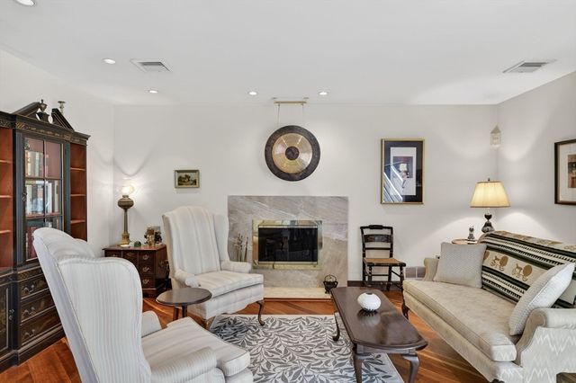 923 Drift Rd, Westport, MA 02790