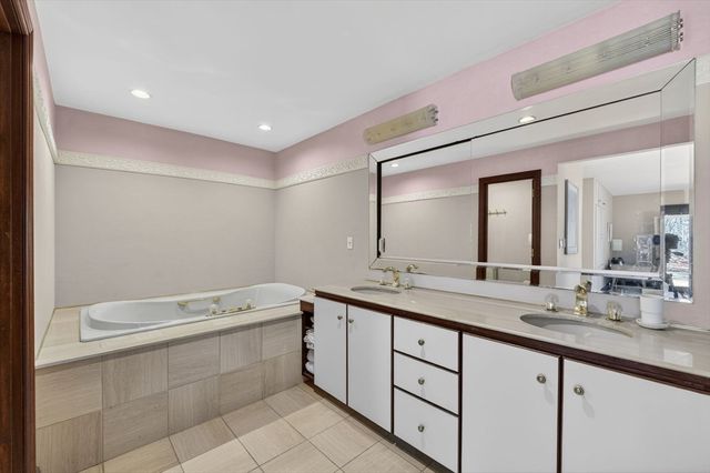 923 Drift Rd, Westport, MA 02790