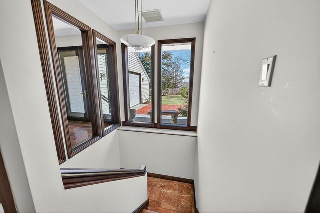 923 Drift Rd, Westport, MA 02790