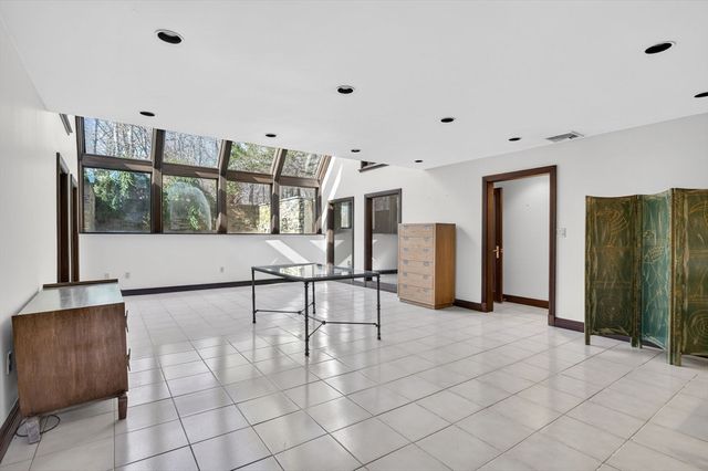 923 Drift Rd, Westport, MA 02790