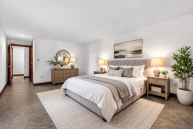 923 Drift Rd, Westport, MA 02790