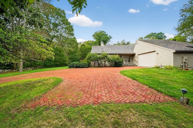 923 Drift Rd, Westport, MA 02790