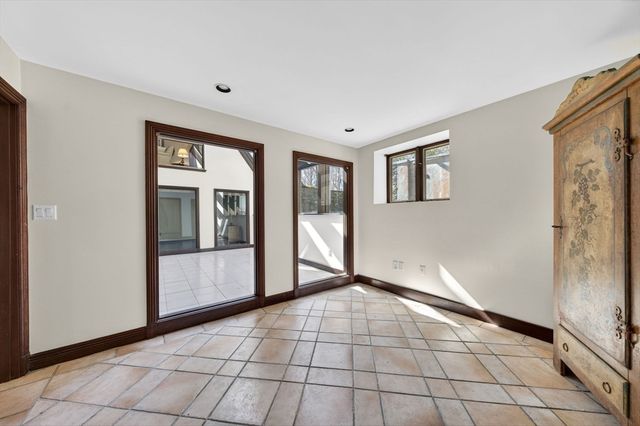 923 Drift Rd, Westport, MA 02790