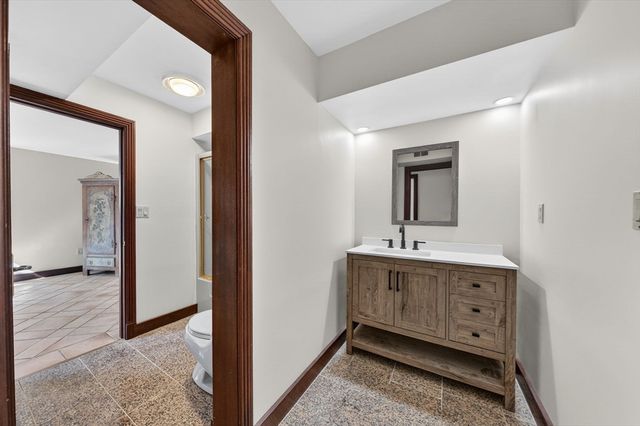 923 Drift Rd, Westport, MA 02790