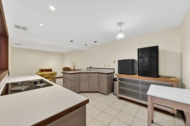 923 Drift Rd, Westport, MA 02790