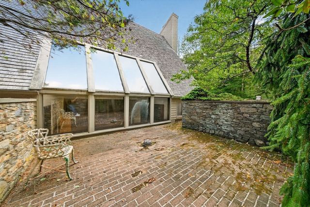 923 Drift Rd, Westport, MA 02790