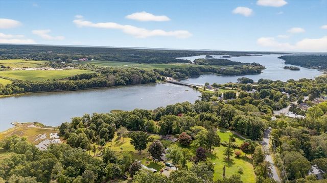 923 Drift Rd, Westport, MA 02790