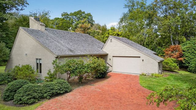 923 Drift Rd, Westport, MA 02790