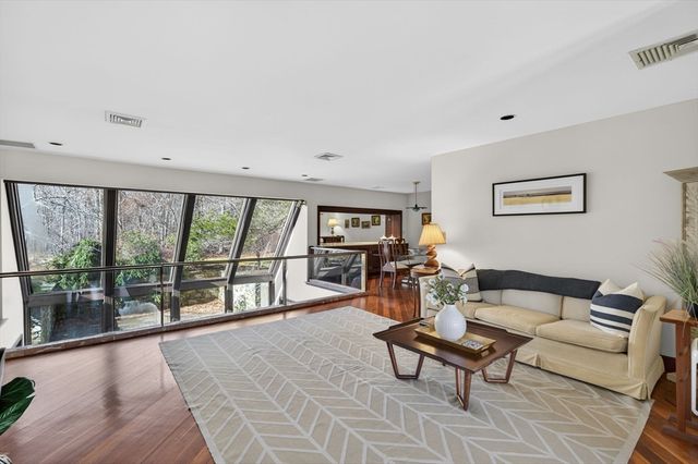 923 Drift Rd, Westport, MA 02790