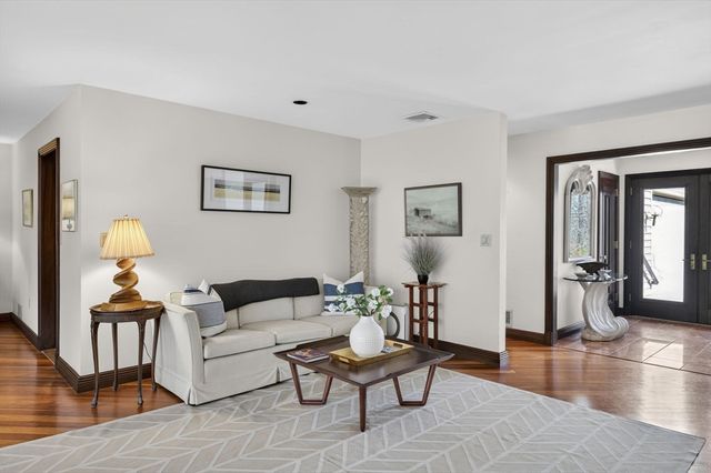 923 Drift Rd, Westport, MA 02790