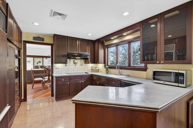 923 Drift Rd, Westport, MA 02790