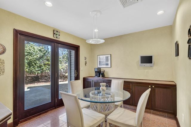 923 Drift Rd, Westport, MA 02790