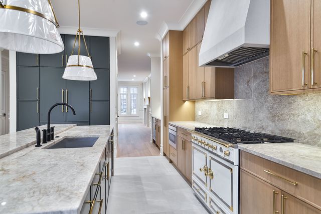 3723 N Oakley Avenue, Chicago, IL 60618