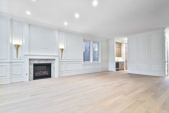 3723 N Oakley Avenue, Chicago, IL 60618