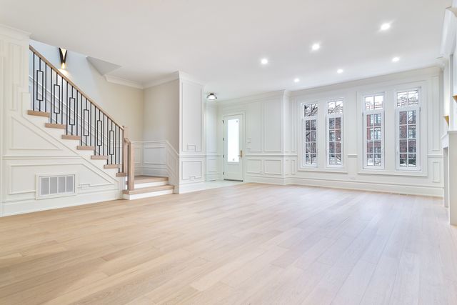 3723 N Oakley Avenue, Chicago, IL 60618