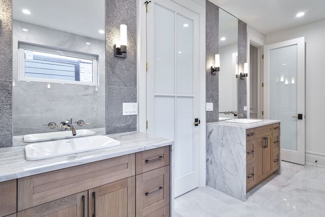 3723 N Oakley Avenue, Chicago, IL 60618