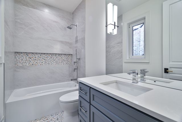 3723 N Oakley Avenue, Chicago, IL 60618