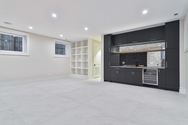 3723 N Oakley Avenue, Chicago, IL 60618