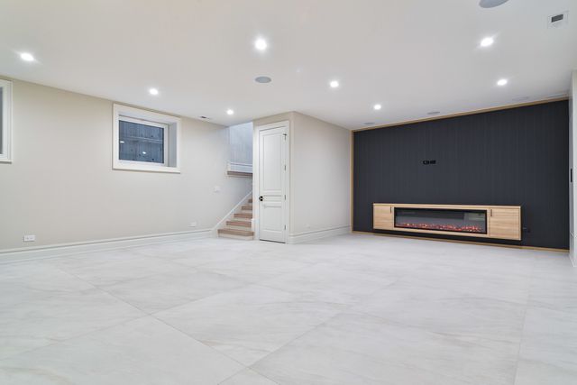 3723 N Oakley Avenue, Chicago, IL 60618