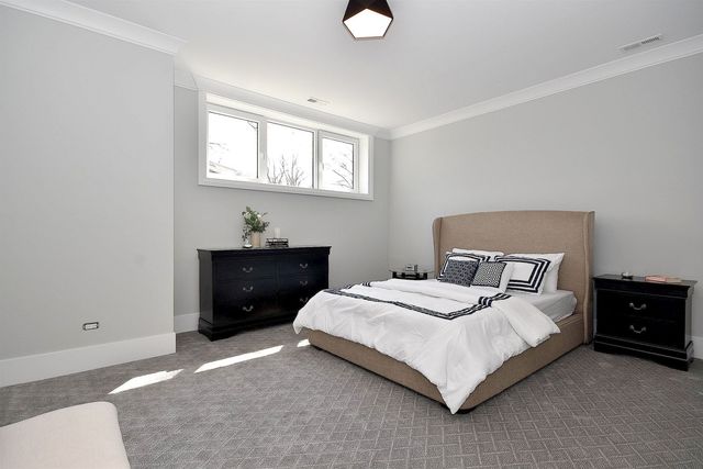 3723 N Oakley Avenue, Chicago, IL 60618