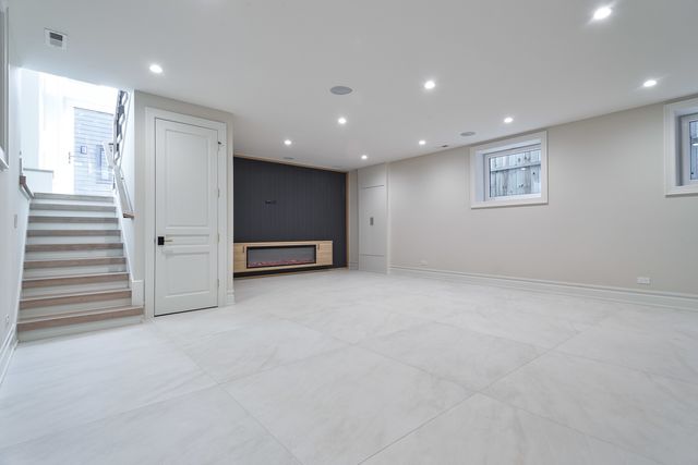 3723 N Oakley Avenue, Chicago, IL 60618