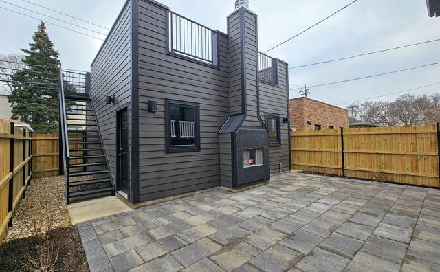 3723 N Oakley Avenue, Chicago, IL 60618