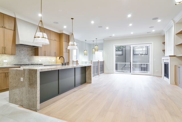 3723 N Oakley Avenue, Chicago, IL 60618