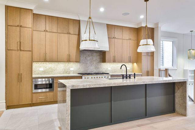 3723 N Oakley Avenue, Chicago, IL 60618