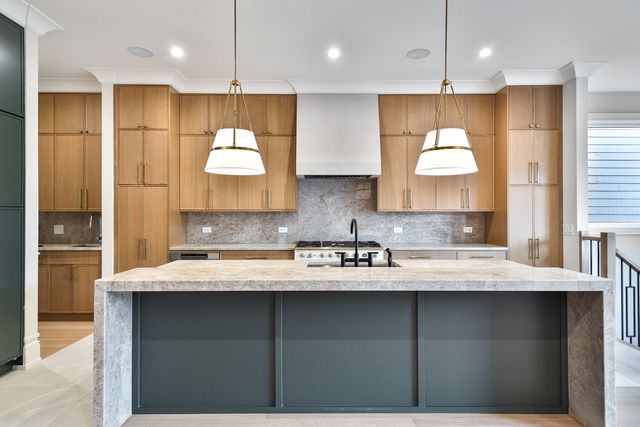 3723 N Oakley Avenue, Chicago, IL 60618