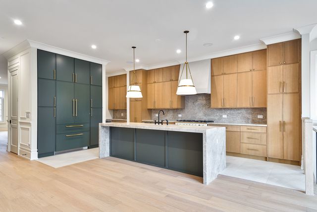 3723 N Oakley Avenue, Chicago, IL 60618