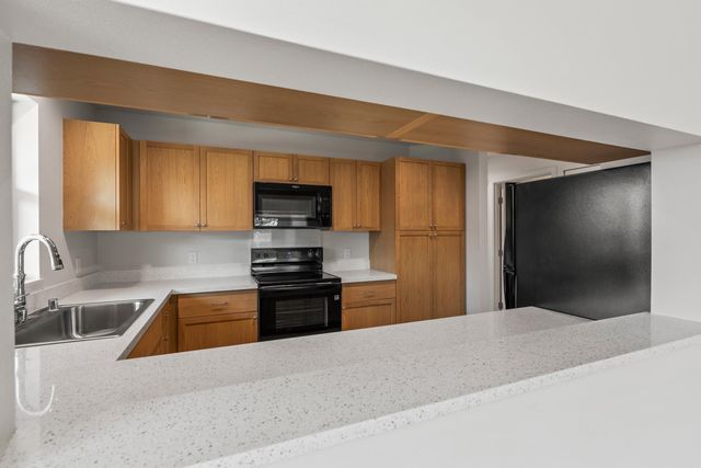 275 Kahoma Village Loop Apt 106, Lahaina, HI 96761