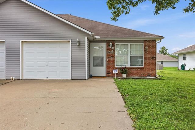 1019 Christie Lane, Grain Valley, MO 64029