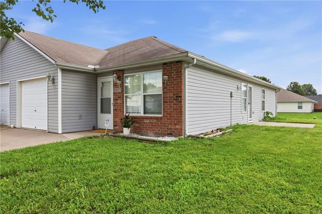 1019 Christie Lane, Grain Valley, MO 64029