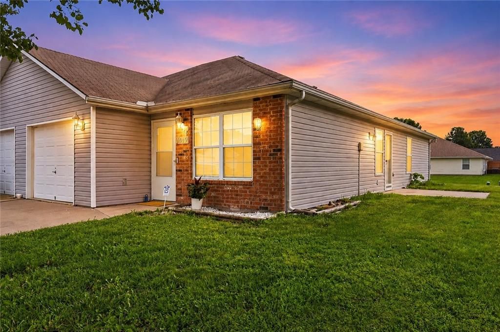 1019 Christie Lane, Grain Valley, MO 64029
