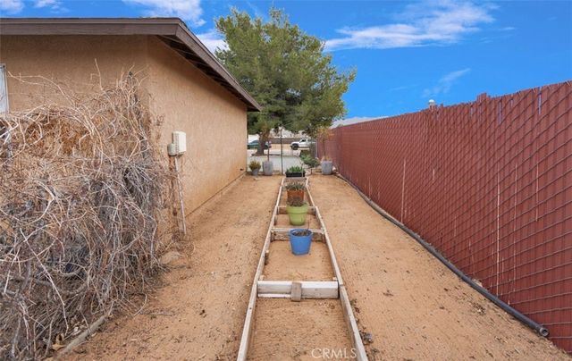 15268 Nanticoke, Apple Valley, CA 92307