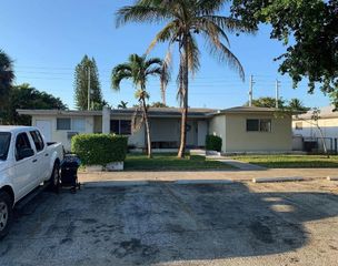 717 NE 10th Avenue 3, Hallandale Beach, FL 33009