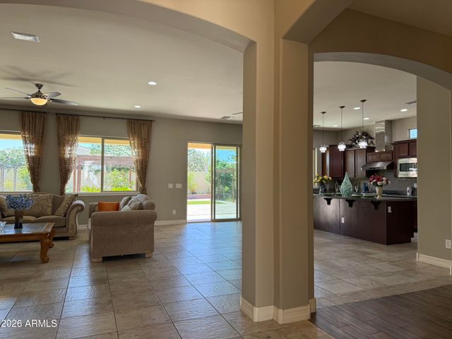 10315 E BERGERON Avenue, Mesa, AZ 85212