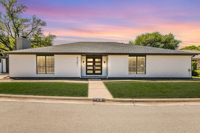 4301 Hartwood Circle, Fort Worth, TX 76109