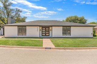 4301 Hartwood Circle, Fort Worth, TX 76109