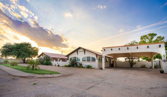 1501 W School Street, Stanton, TX 79782