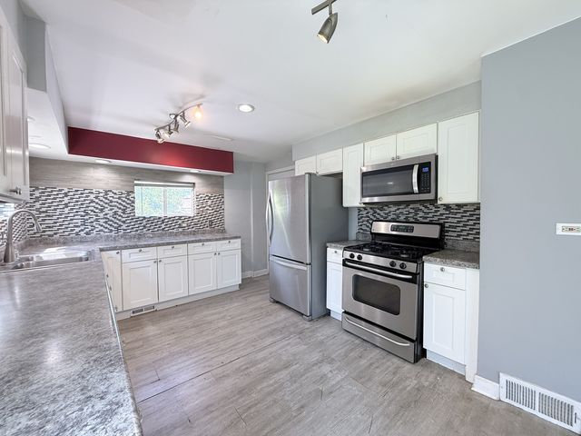 1426 W 112th Place, Chicago, IL 60643