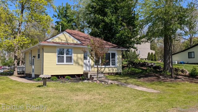 3605 Jackson Boulevard, White Lake Charter Township, MI 48383
