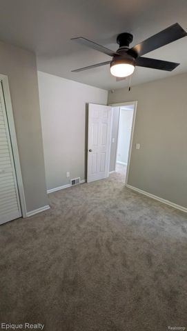 3605 Jackson Boulevard, White Lake Charter Township, MI 48383